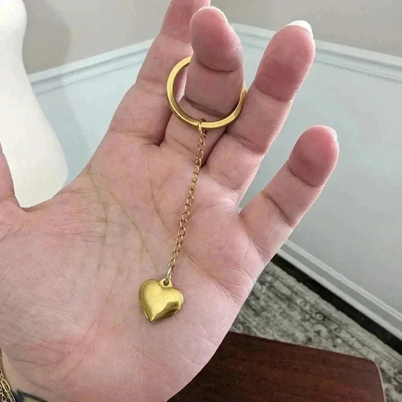 2/$10 Ellie Vail 18k Gold Plated Heart Keyring - Picture 1 of 4